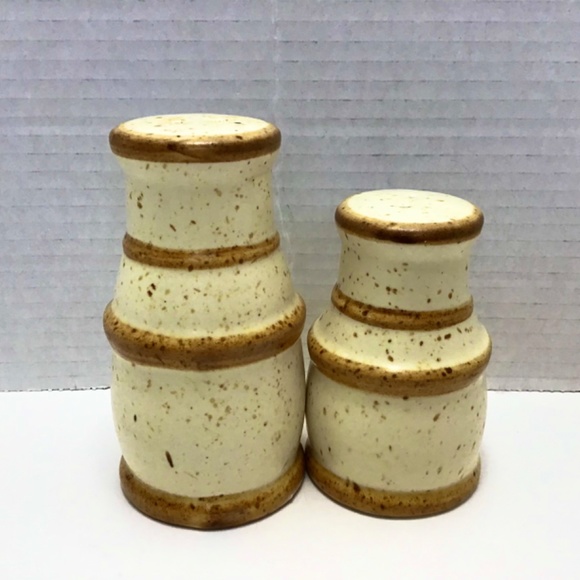 Vintage Laurentian Pottery Salt & Pepper shakers - Picture 2 of 6
